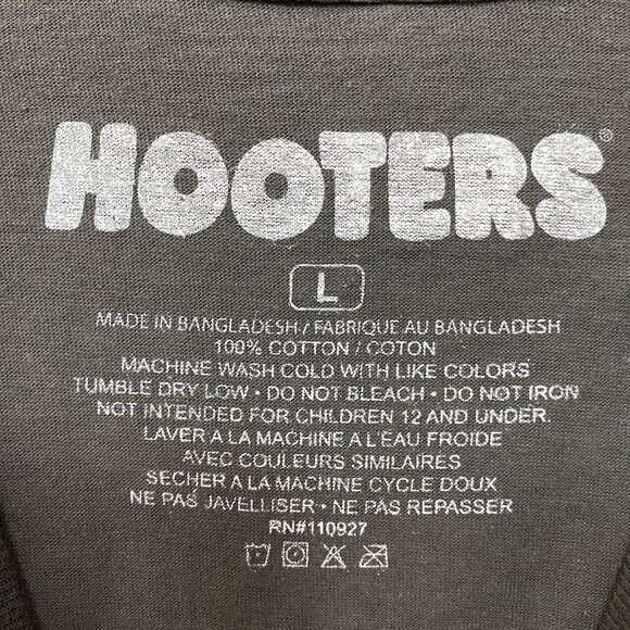 Hooters Racing Come See Your Favorite Racer T-Shirt Large - Picture 4 of 4